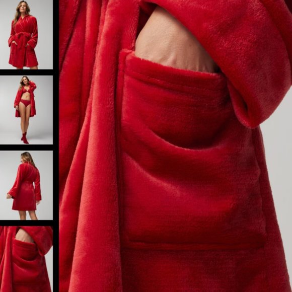 Red Robe Plush Embraceable Soma NWT ❤ Retail $80- - Picture 3 of 6